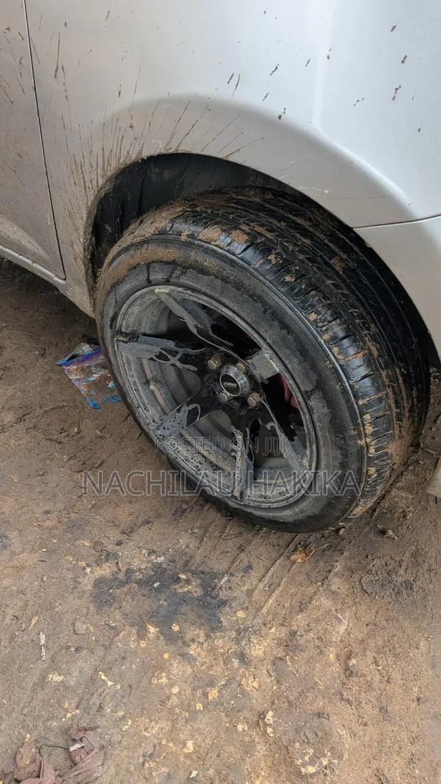 Toyota Ractis 2005 Silver