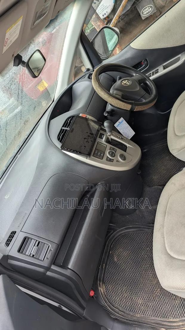 Toyota Ractis 2005 Silver