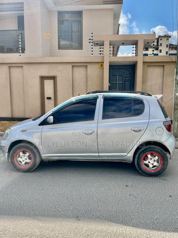 Toyota Vitz 2005 Silver