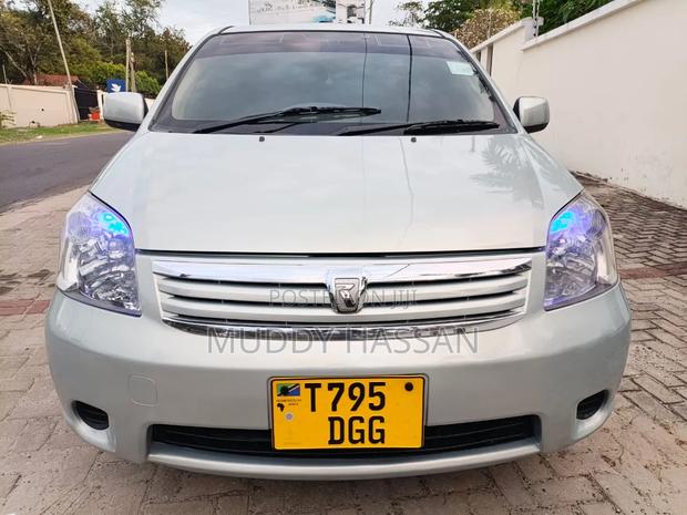 Toyota Raum 2005 Blue