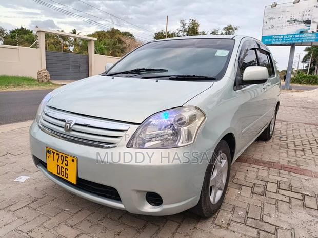 Toyota Raum 2005 Blue