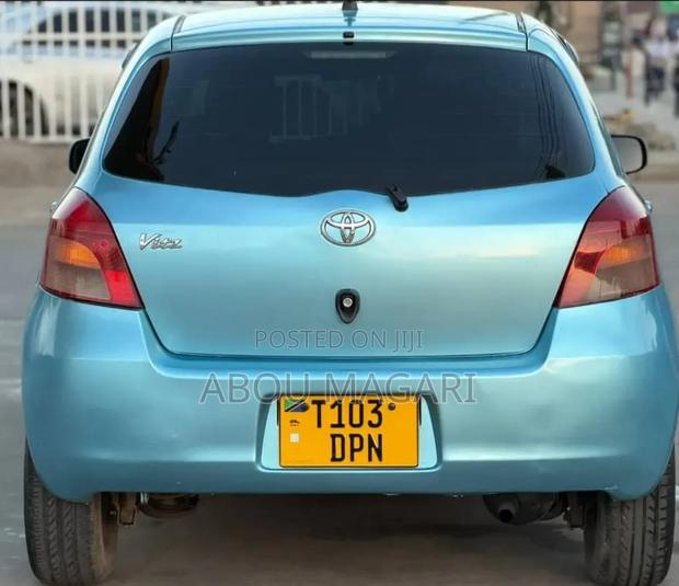 Toyota Vitz 2004 Blue