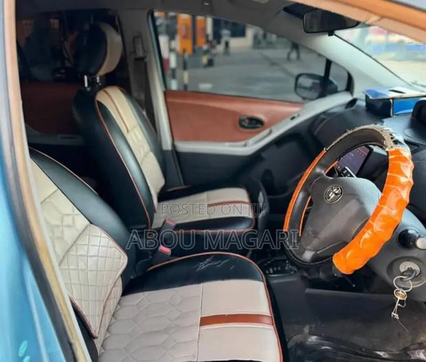 Toyota Vitz 2004 Blue