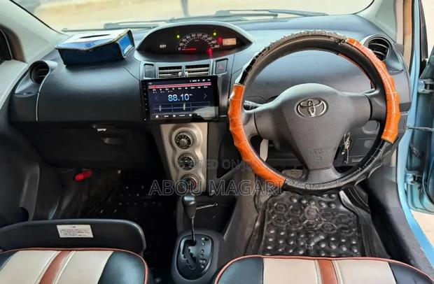 Toyota Vitz 2004 Blue