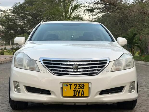 Toyota Crown 2008 White
