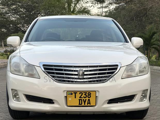 Toyota Crown 2008 White