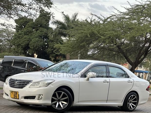 Toyota Crown 2008 White