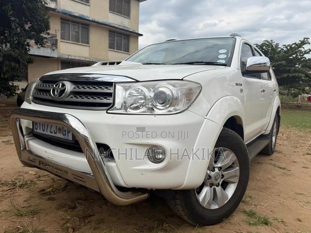 Toyota Fortuner 2012 White