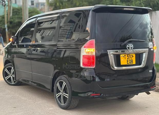 Toyota Noah 2009 Black
