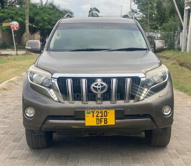 Toyota Land Cruiser Prado 2015 Gray