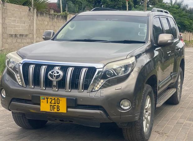 Toyota Land Cruiser Prado 2015 Gray