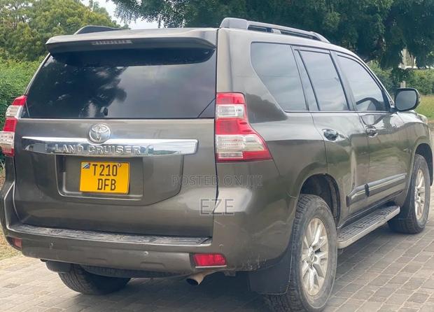 Toyota Land Cruiser Prado 2015 Gray
