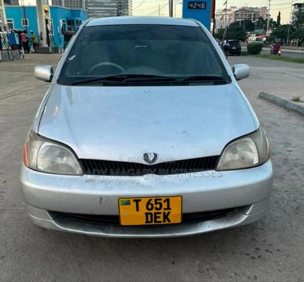 Toyota Platz 1.3 AWD 2001 Silver