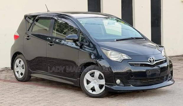 Toyota Ractis 1.3 FWD 2012 Black