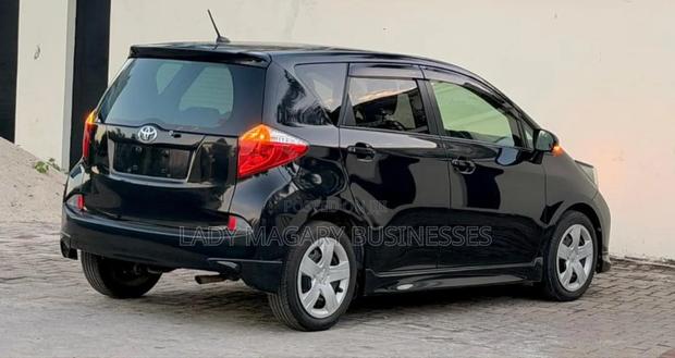 Toyota Ractis 1.3 FWD 2012 Black