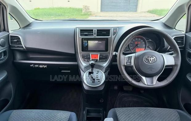 Toyota Ractis 1.3 FWD 2012 Black