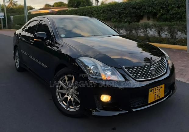 Toyota Crown 2009 Matt Black