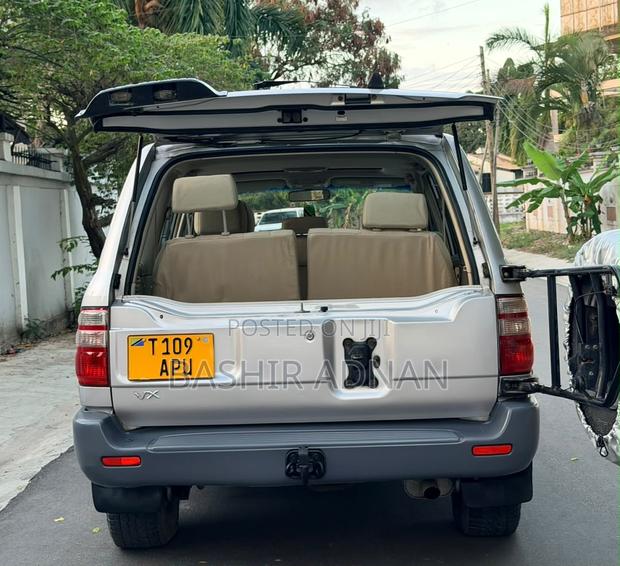 Toyota Land Cruiser 2002 Silver