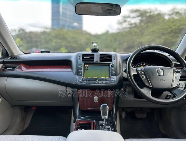 Toyota Crown 2008 White