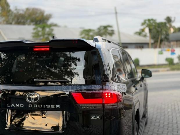 Toyota Land Cruiser 2025 Black