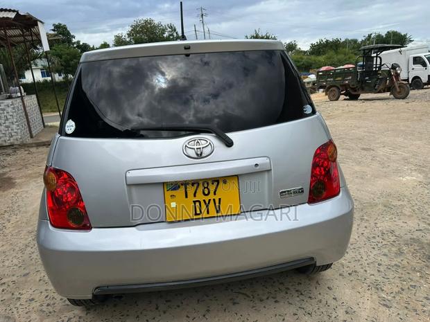 Toyota IST 2005 Silver