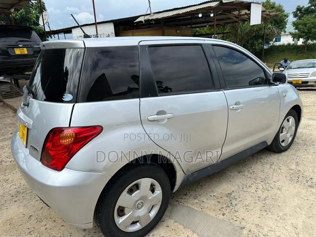 Toyota IST 2005 Silver