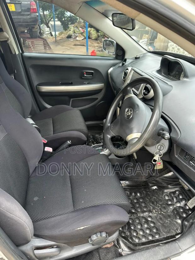 Toyota IST 2005 Silver