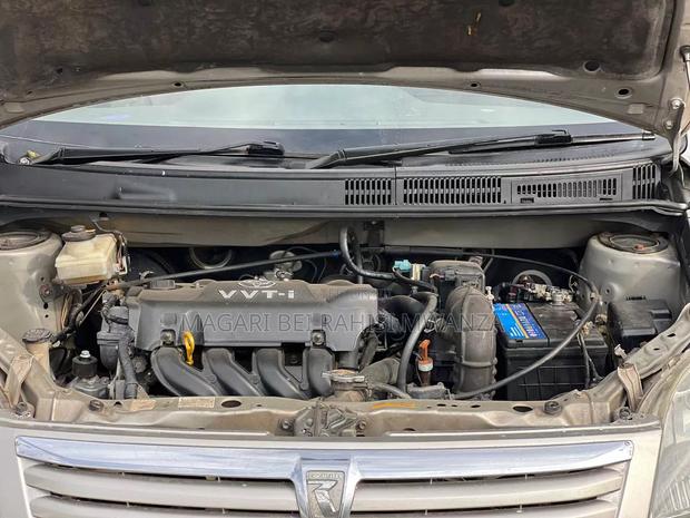 Toyota Raum 2005 Silver