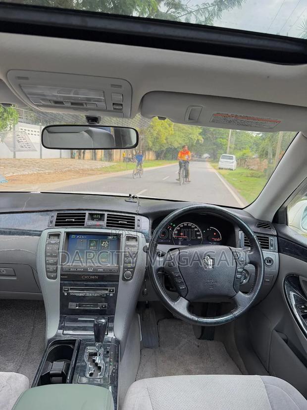 Toyota Crown 2007 White