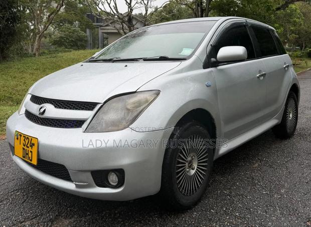 Toyota IST 2006 Silver