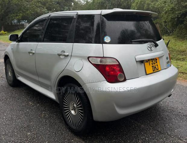 Toyota IST 2006 Silver