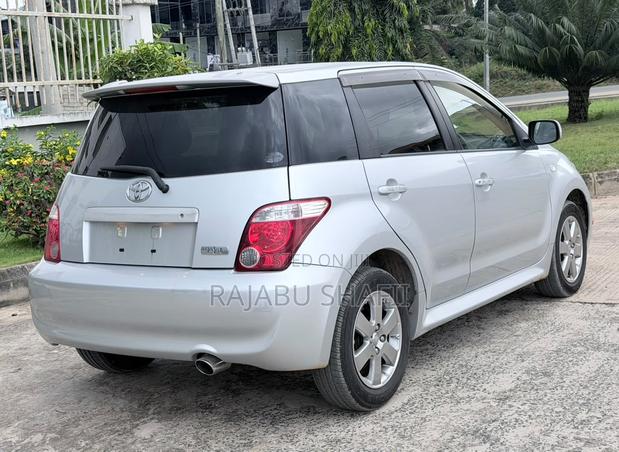 Toyota IST 2006 Silver