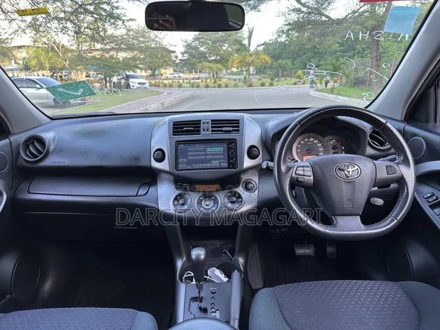 Toyota Vanguard 2010 Black