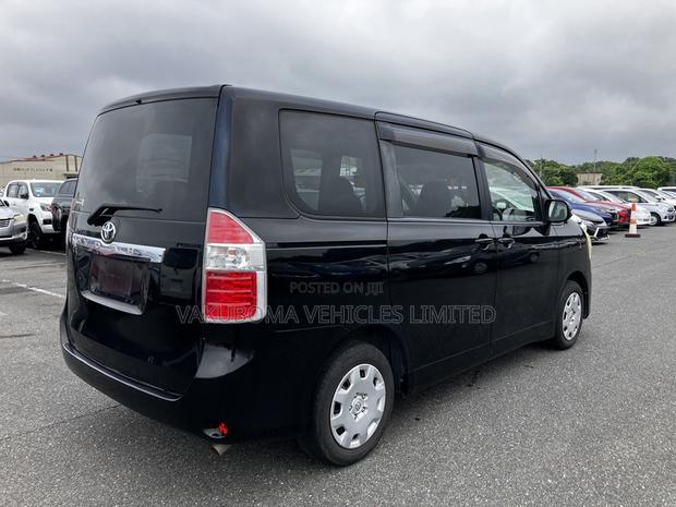 Toyota Noah 2009 Black