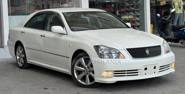 Toyota Crown 2004 White
