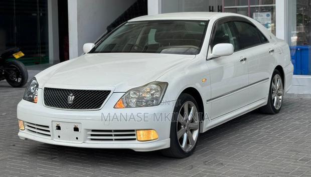 Toyota Crown 2004 White