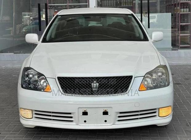 Toyota Crown 2004 White