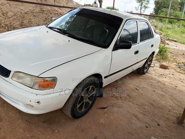 Toyota Corolla 1997 White