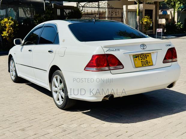 Toyota Crown 2006 White