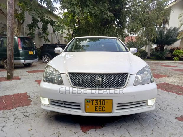 Toyota Crown 2007 White