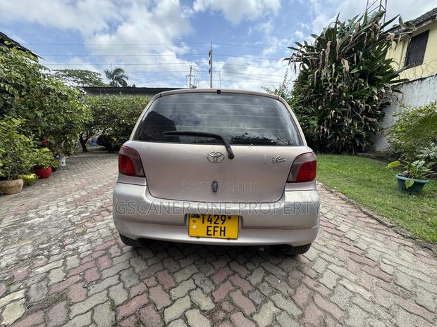Toyota Vitz 1.0 FWD 3dr 2000 Pink