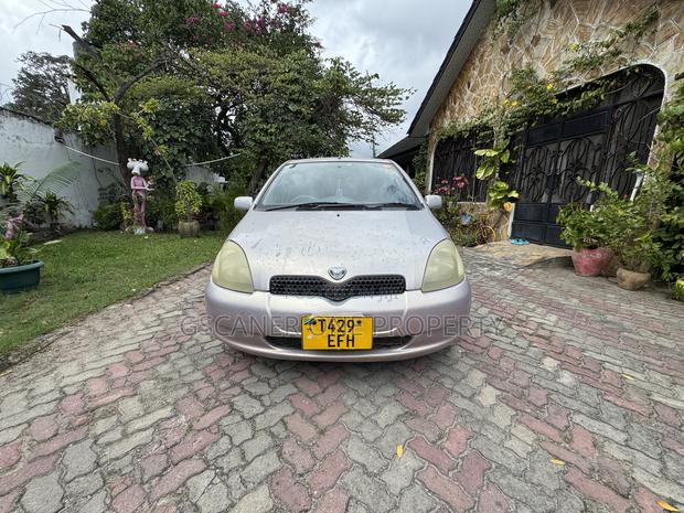 Toyota Vitz 1.0 FWD 3dr 2000 Pink