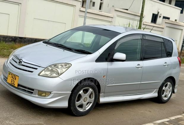 Toyota Corolla Spacio 2004 Silver