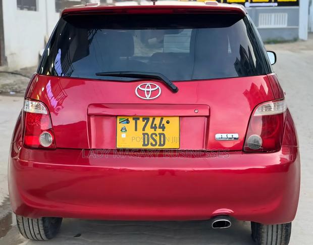 Toyota IST 2006 Red