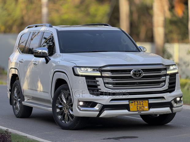 Toyota Land Cruiser 2023 White