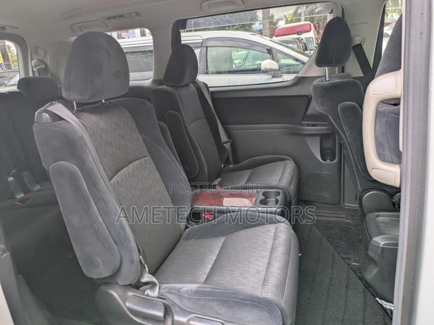 Toyota Alphard 2011 White