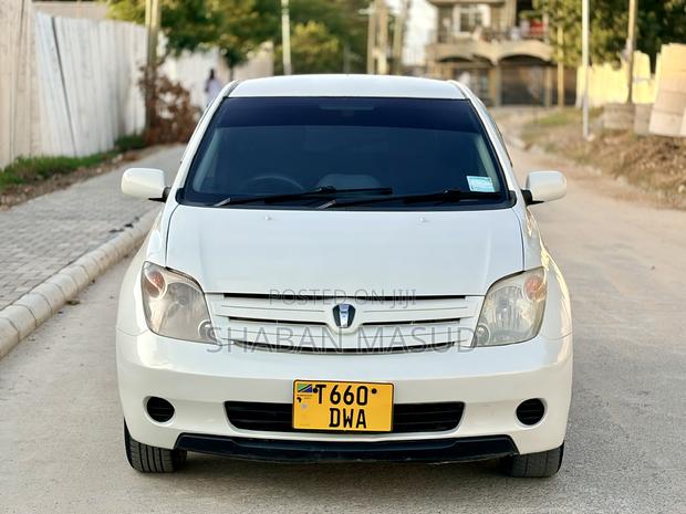 Toyota IST 2003