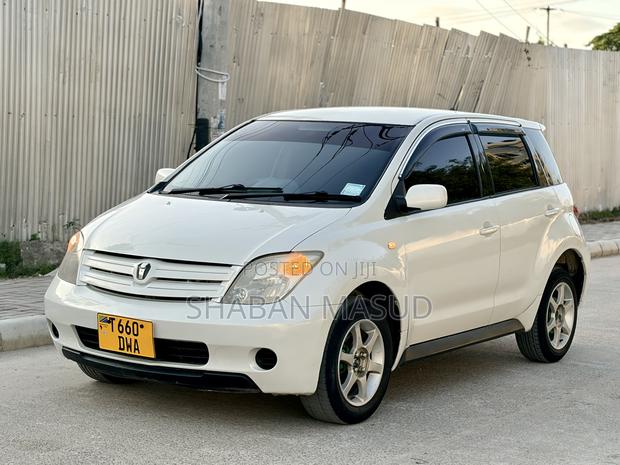 Toyota IST 2003