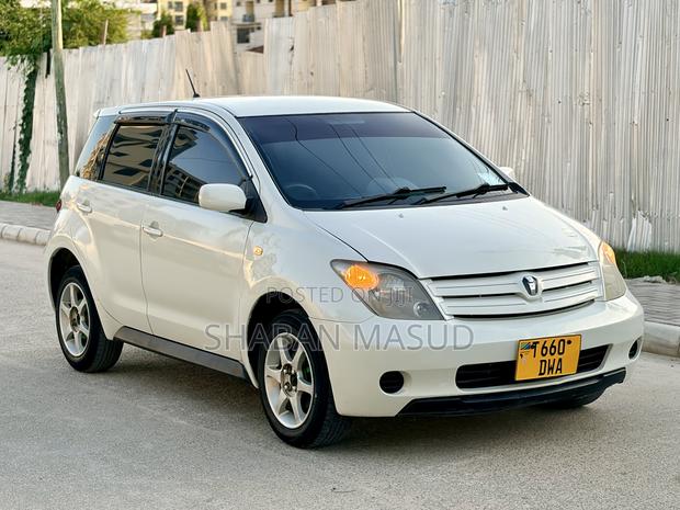Toyota IST 2003