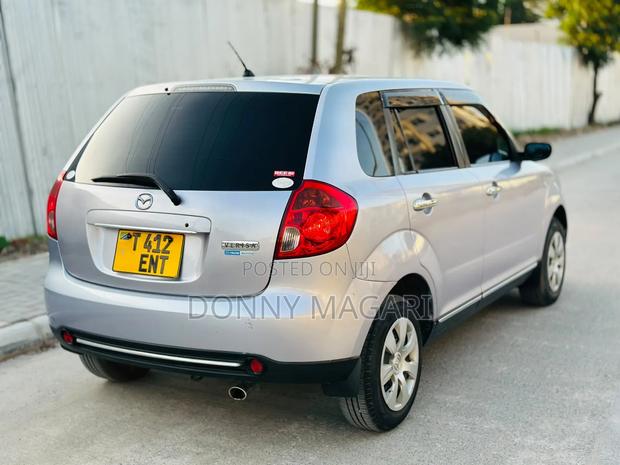 Mazda Verisa 2010 Silver